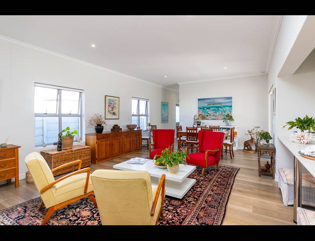 4 BEDROOM FREESTANDING TO LET IN SUNNINGDALE